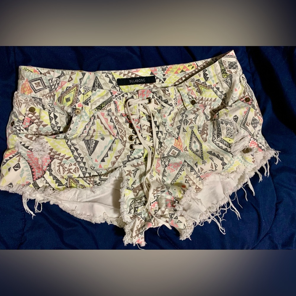 Billabong shorts size 30 Aztec style